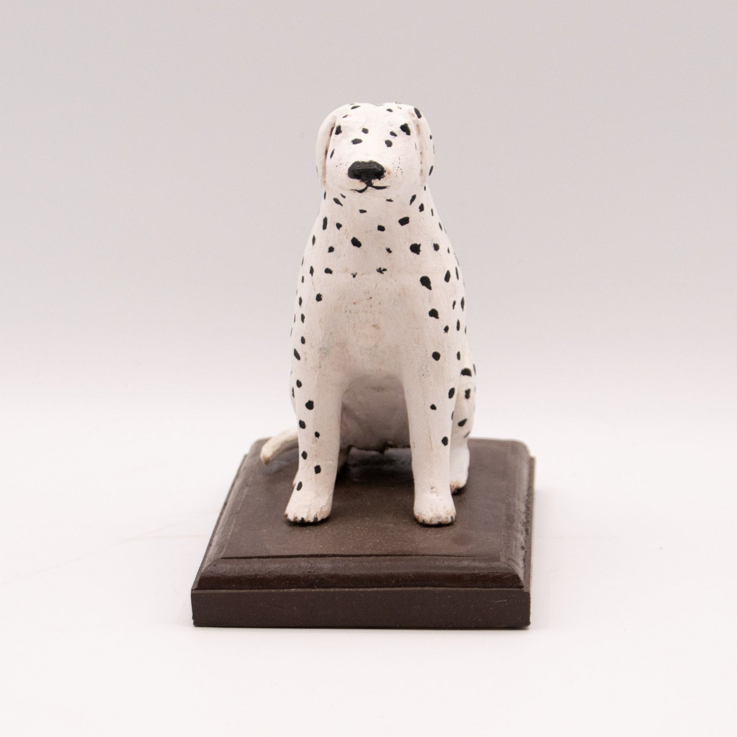 Dalmatien assis