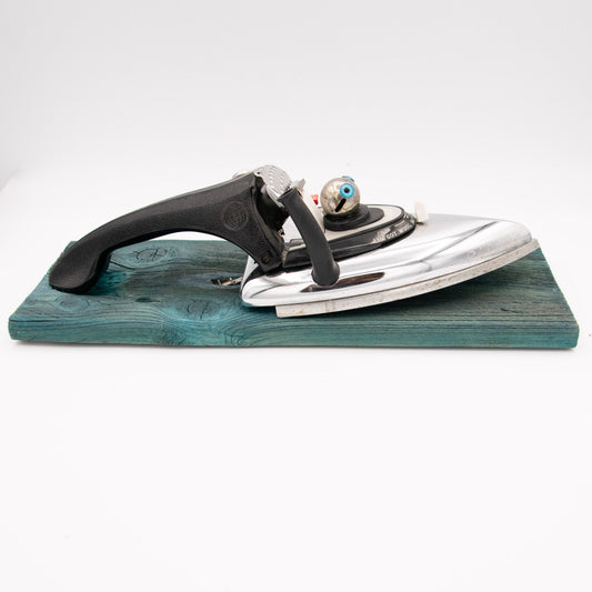 Grand fer à repasser yeux bleu