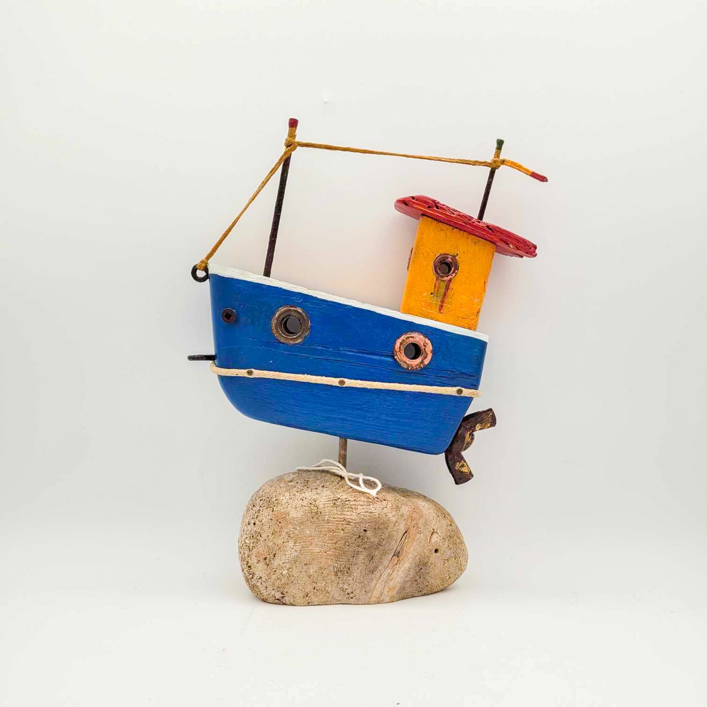 Bateau en bois - bleu et toit rouge