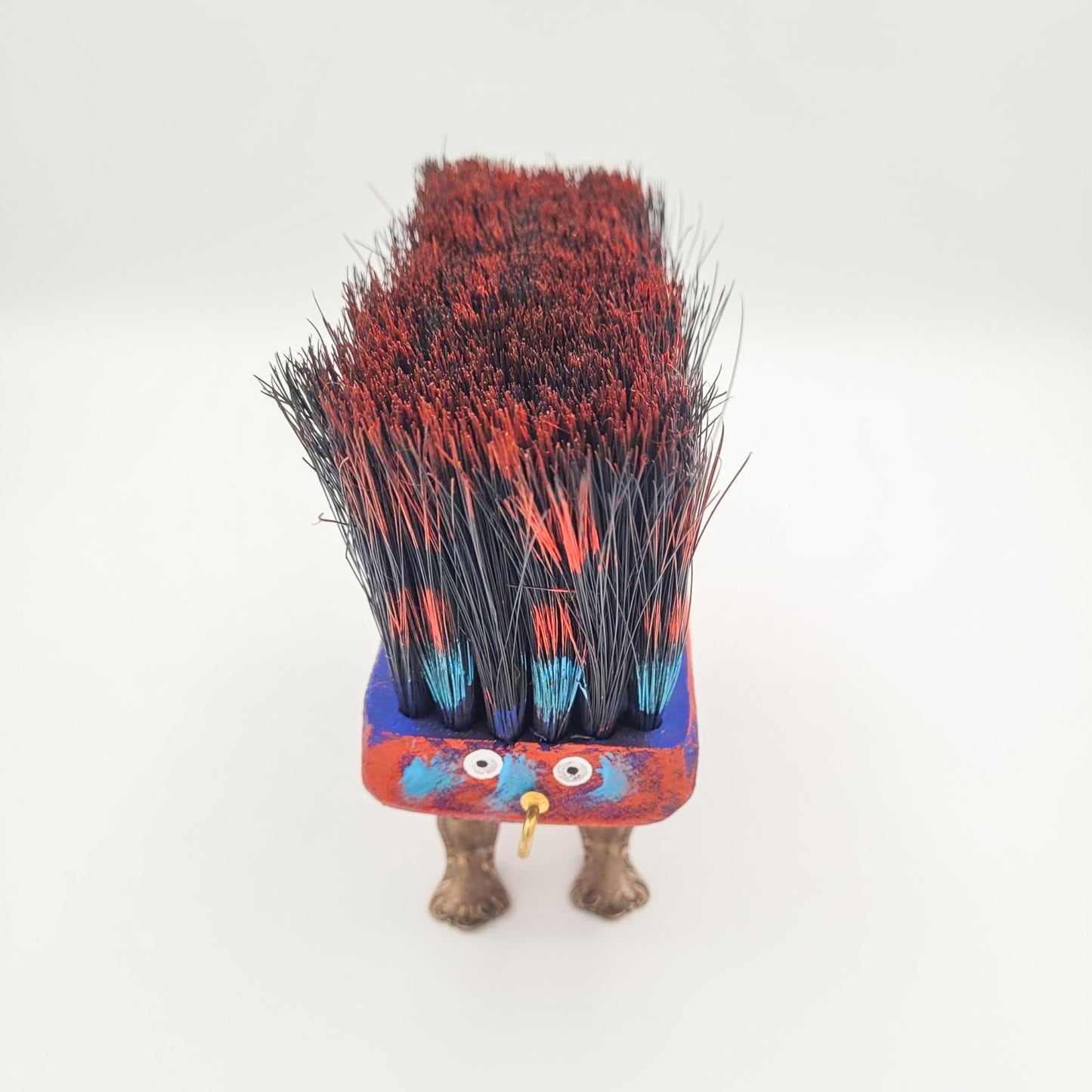 Grosse brosse sur patte #4