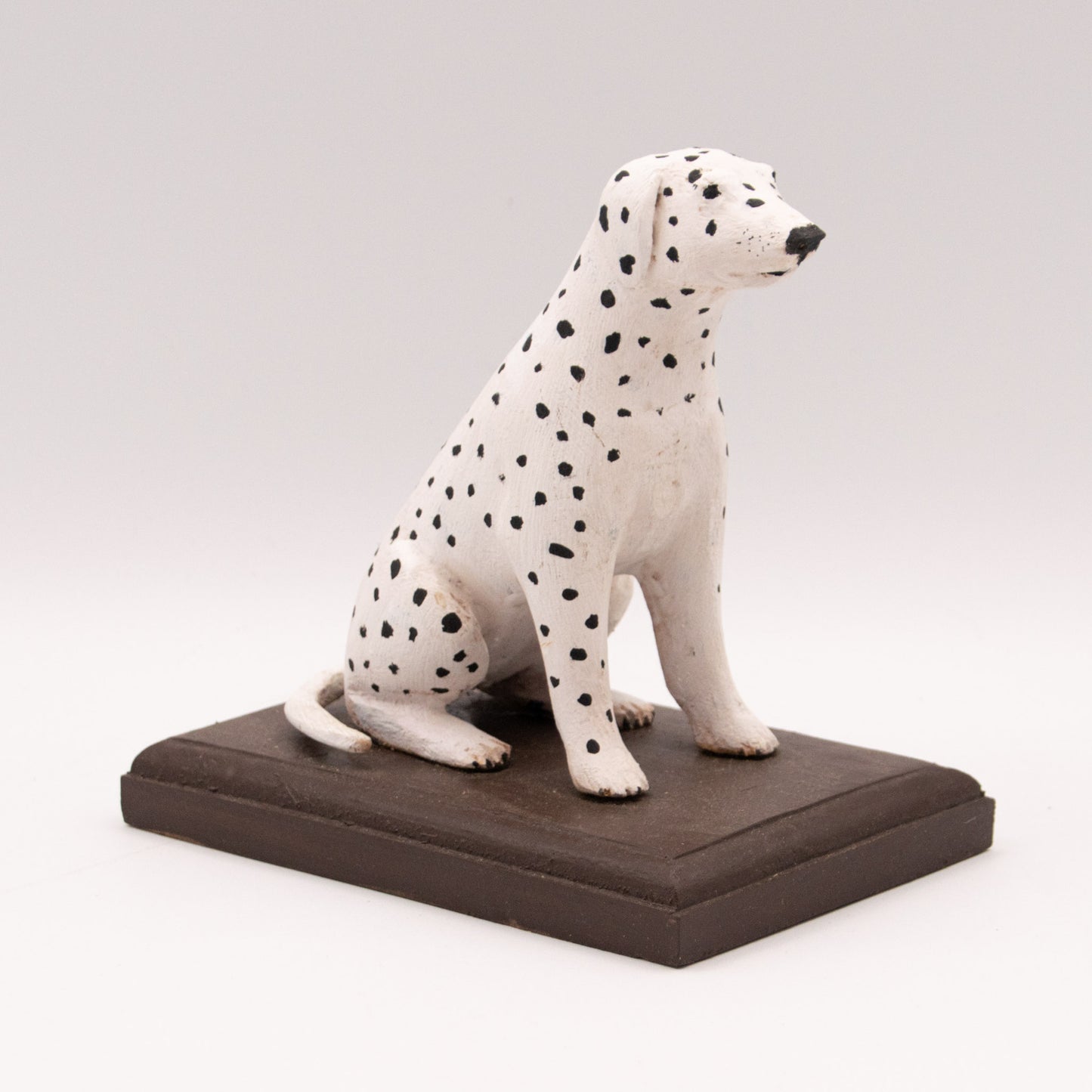 Dalmatien assis