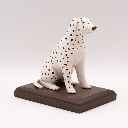 Dalmatien assis