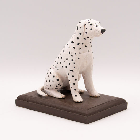 Dalmatien assis
