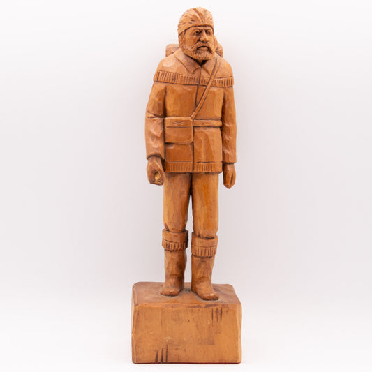 Grand homme en randonnée
