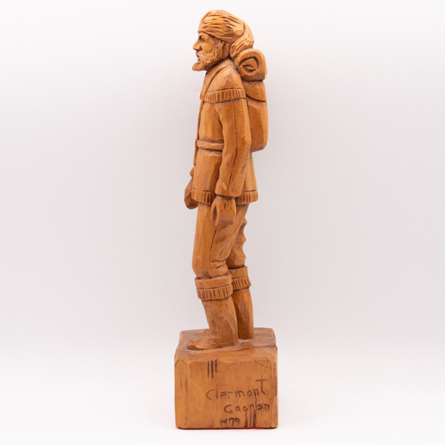 Grand homme en randonnée