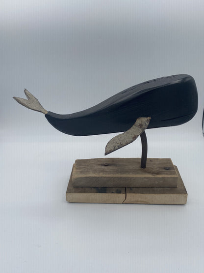 Baleine noire sur base de bois