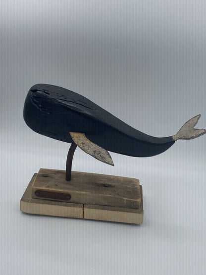 Baleine noire sur base de bois