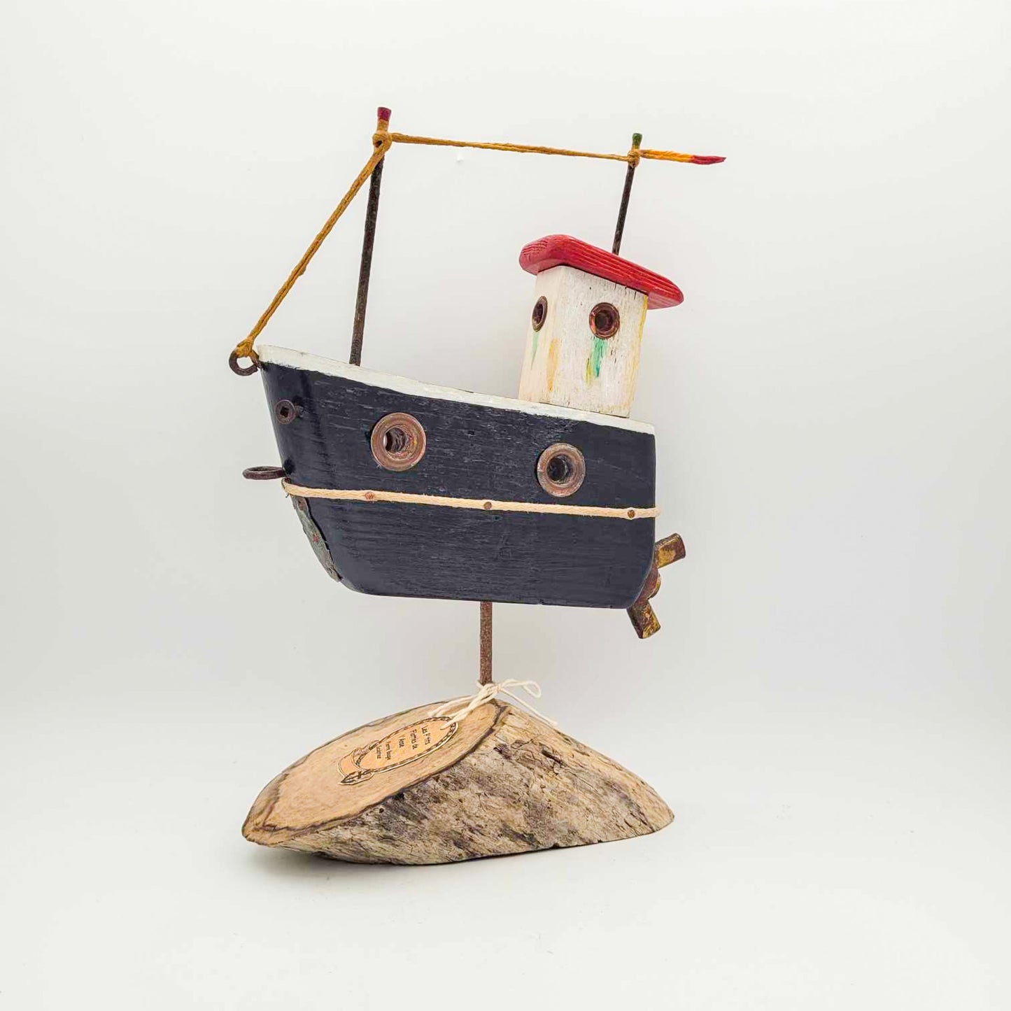 Bateau- bleu marin et rouge