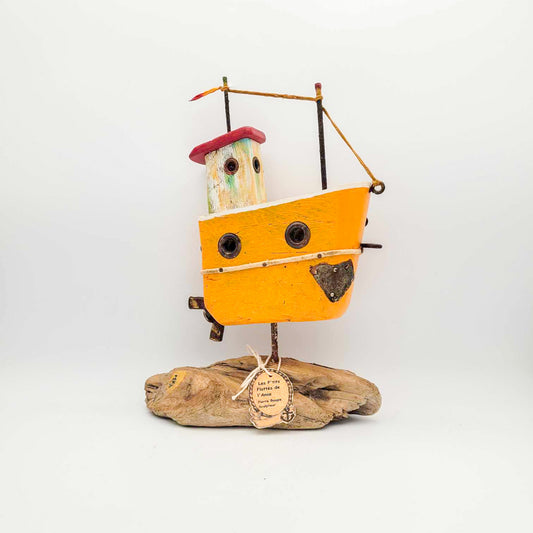 Bateau en bois- jaune et toit rouge
