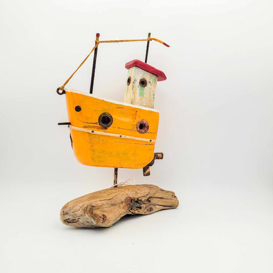 Bateau en bois- jaune et toit rouge