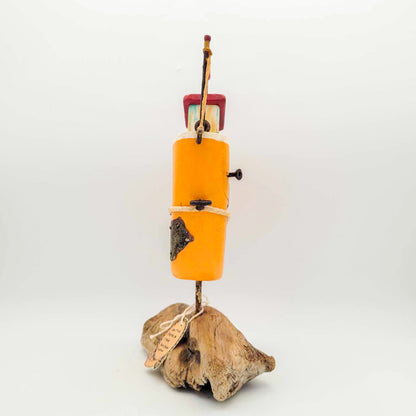 Bateau en bois- jaune et toit rouge