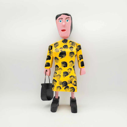 Dame en jaune